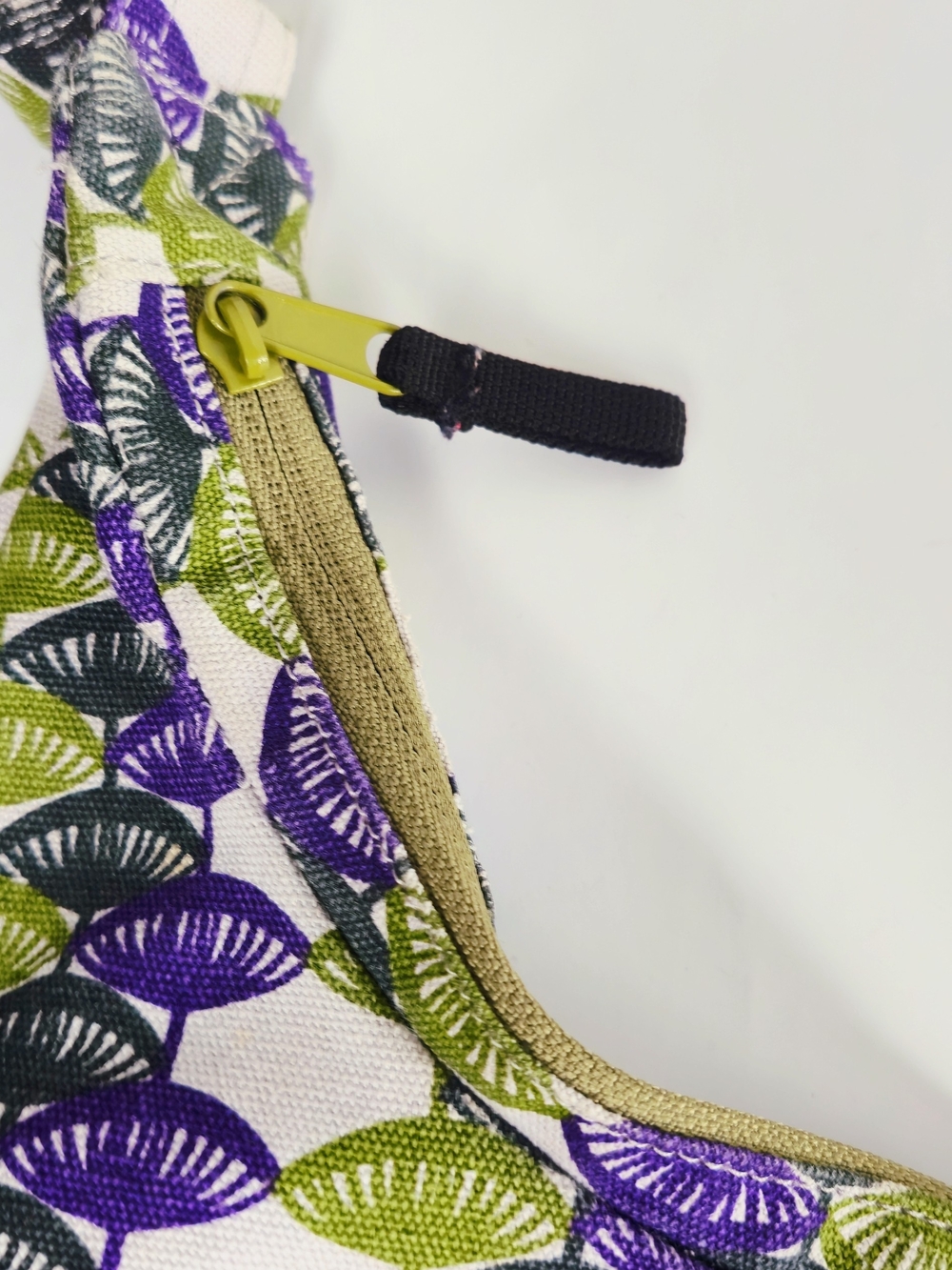 KAVU Sydney Satchel Crossbody Bag Purple & Green Geometric Pattern - Picture 7 of 14